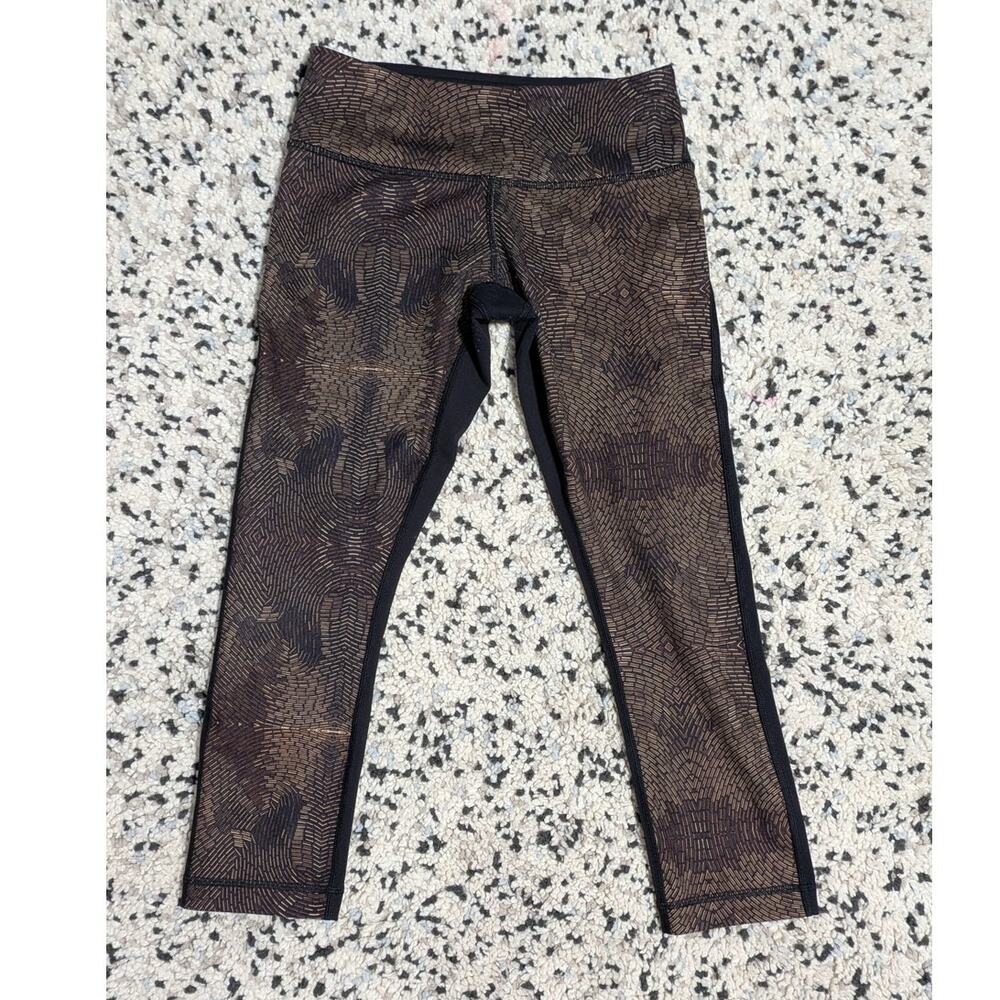 Lululemon Cropped Leggings - Size 4 - Geometric Print Front & Solid‎ Black Back